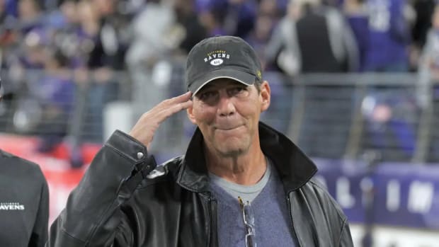 202203300618TMS_____MNGTRPUB_SPORTS-IM-NOT-GOING-ANYWHERE-RAVENS-OWNER-1-BZ5
